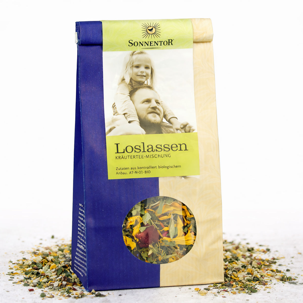 Sonnentor Loslassen Kräutertee lose, lose Teeblätter in einer transparenten Verpackung, frisch und aromatisch riechend