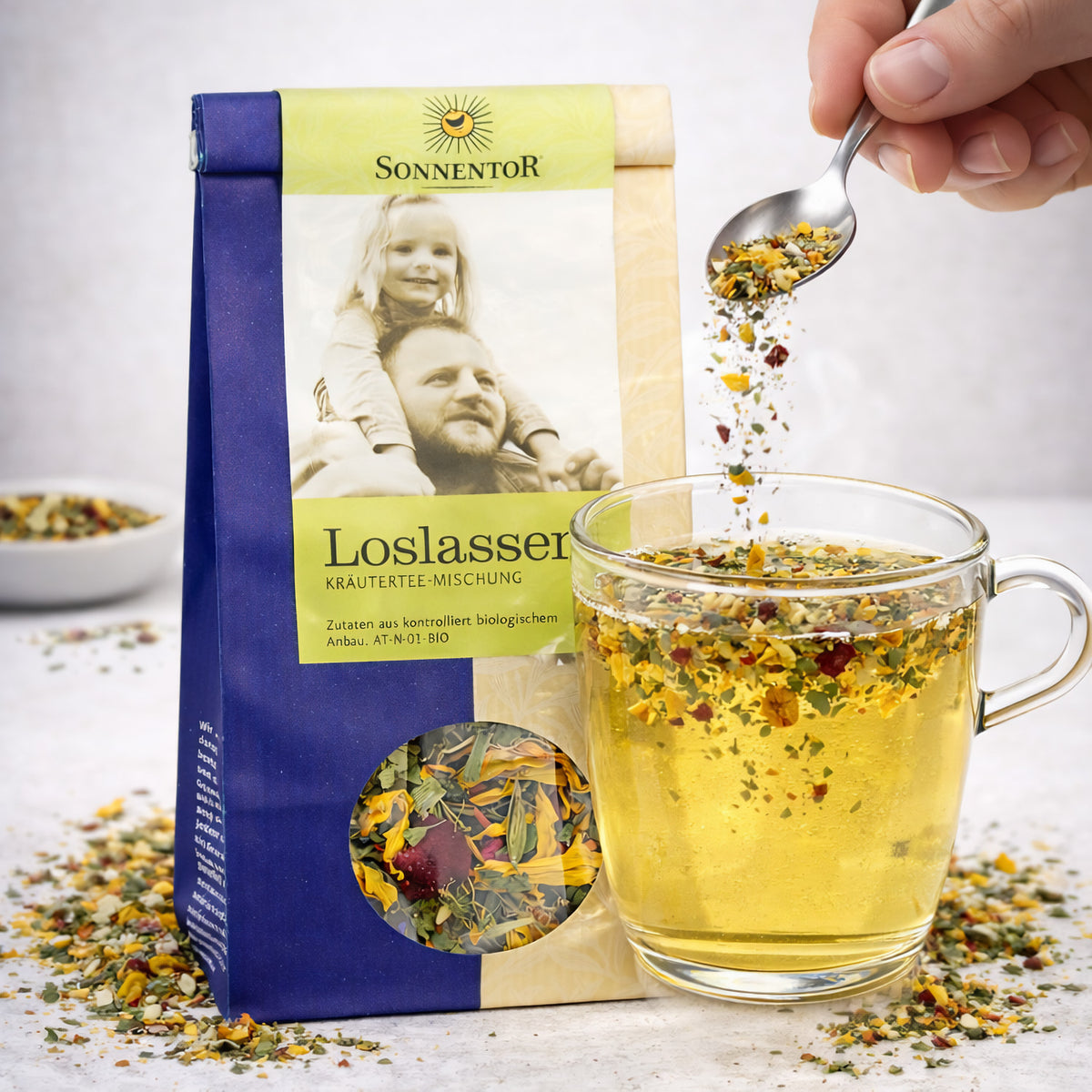 Lose Sonnentor Loslassen Kräutertee im Beutel, frisch und aromatisch, ideal für entspannende Teezeremonien.