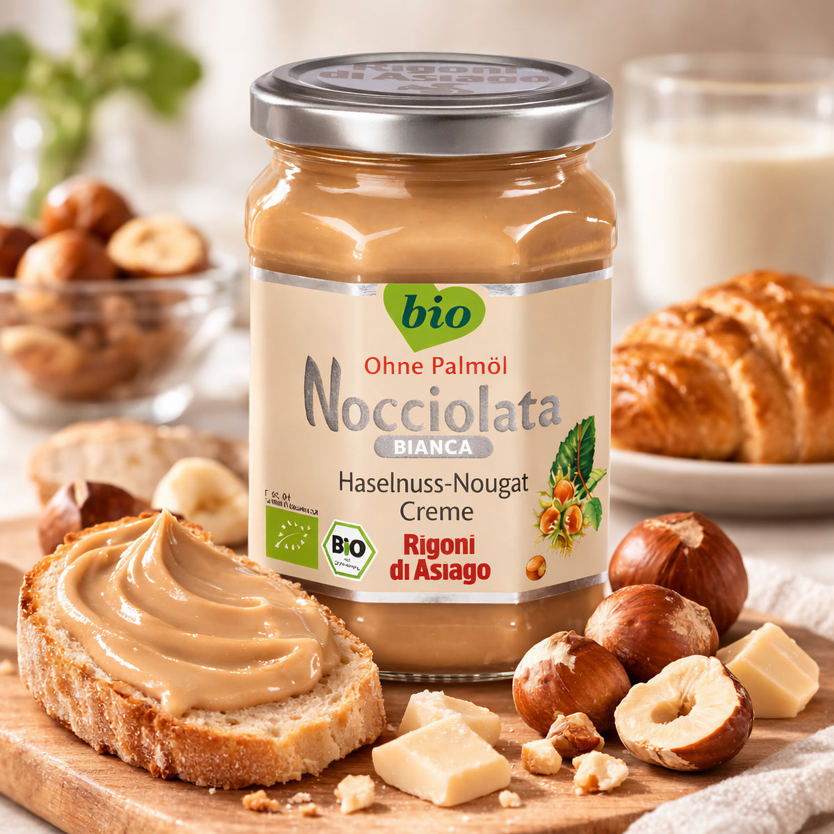 Weiße Haselnusscreme von Rigoni di Asiago Nocciolata, ideal für Frühstück, in 6x250g Gläsern, cremige Nuss-Schokoladenpaste