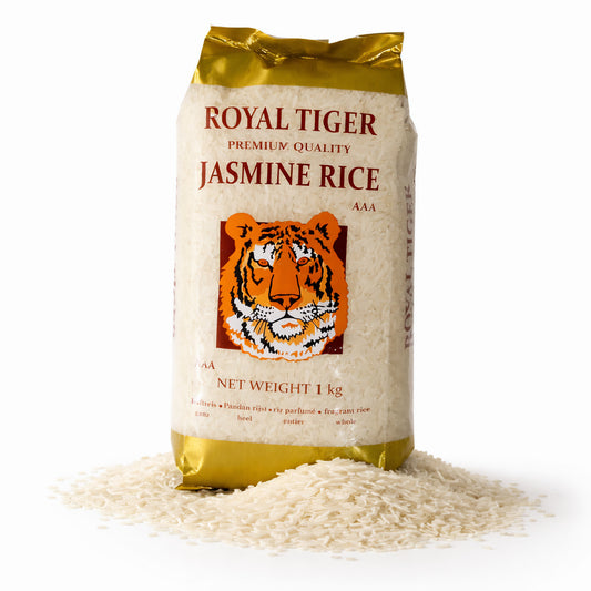 Royal Tiger Jasminreis in 1kg Packung, langkörniger Reis für Kochen, in einer offenen Packung mit Reis.