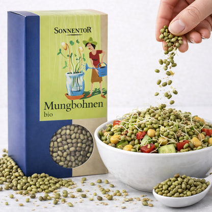 Bio Mungbohnen von Sonnentor, gekochte Mungbohnen in einer Schüssel, ideal für gesunde Gerichte, 120g Verpackung.