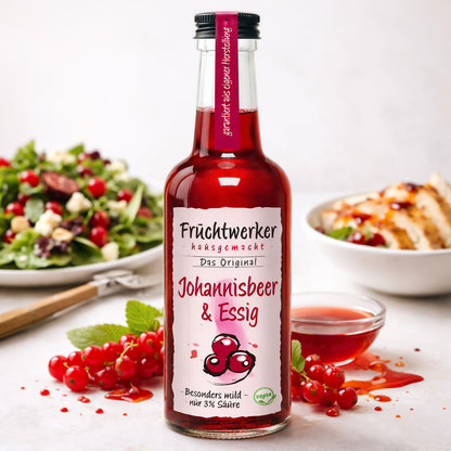 Fruchtwerker Johannisbeeressig in 250ml Flasche, dunkle Flüssigkeit mit fruchtigem Aroma, für Salate und Marinaden