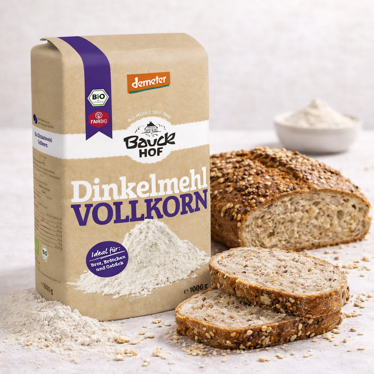 Vollkorn Dinkelmehl von Bauckhof, Bio und Demeter, in einer 1kg Packung, ideal zum Kochen und Backen.