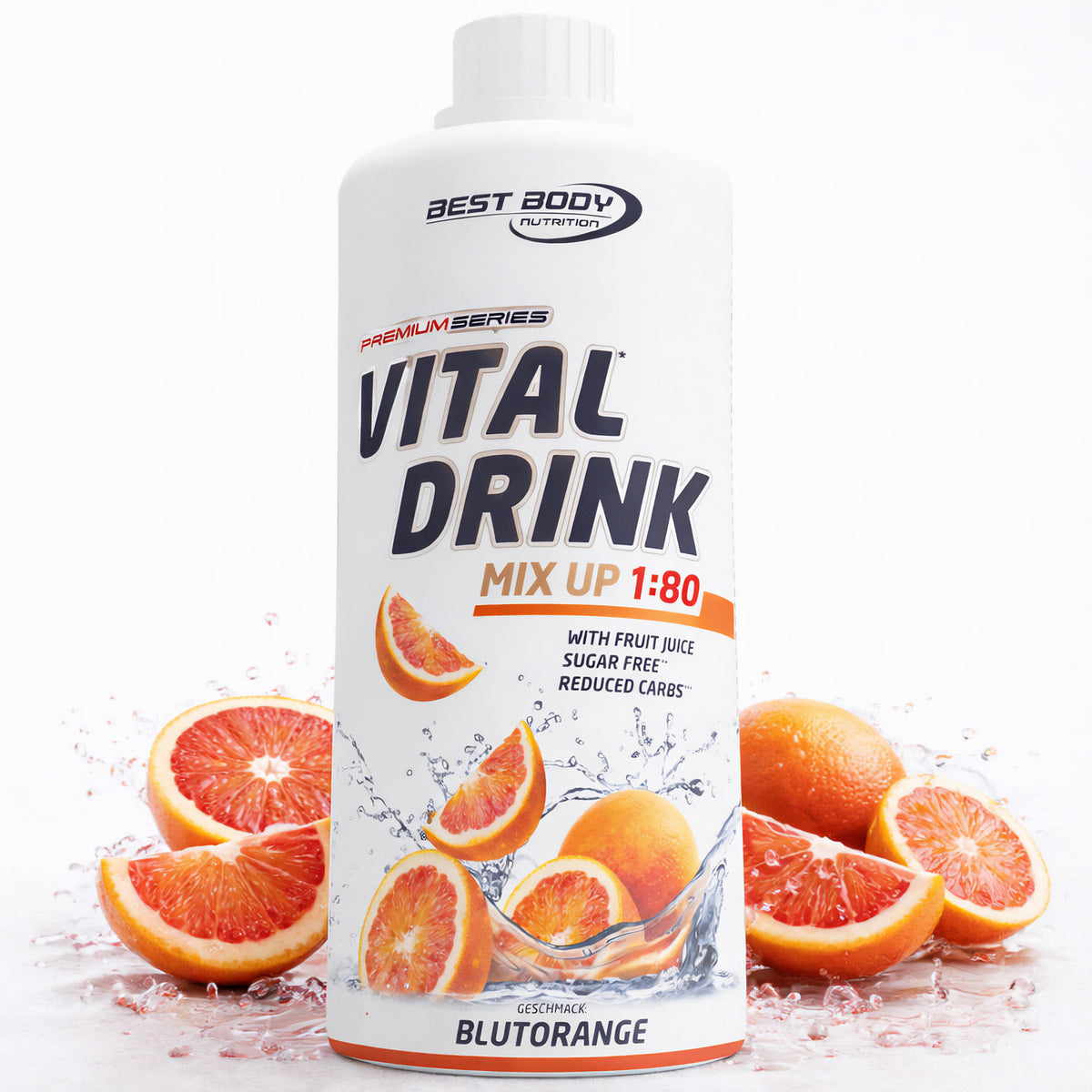 Best Body Nutrition Vitaldrink Blutorange, Flasche von vorne, Blutorangenscheiben und Spritzwasser um die Flasche.