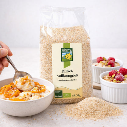 Bio Dinkelvollkorngrieß von Bohlsener Mühle in einer Packung, ideal zum Kochen, sichtbar in einer offenen Verpackung
