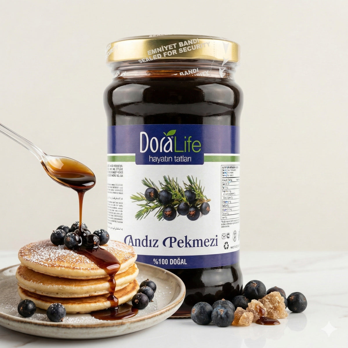 Glas mit Dora Life Wacholderbeerensirup, Frühstückssirup in 380g Glas, dunkler Sirup mit Wacholderbeeren, ideal für Frühstückskreationen
