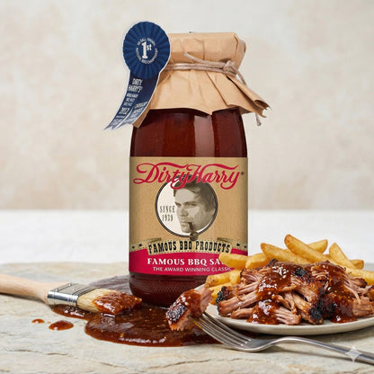 Schwarze Flasche mit Dirty Harry Famous BBQ Sauce von Münchner Kindl Senf, Gewürz- und Saucenprodukt, 250ml Flasche