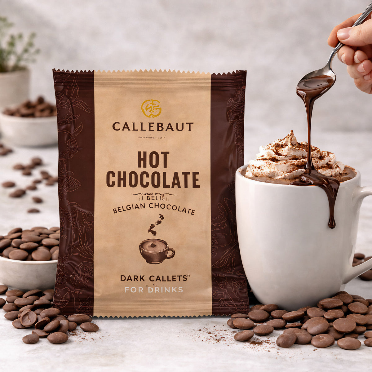 Dunkle Callebaut Hot Chocolate Callets für Backrezepte, 25x35g, feine Schokoladenstückchen für heiße Getränke.