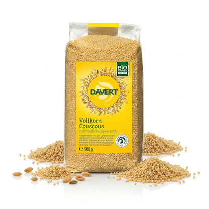 Vollkorn Couscous von Davert in einer Schüssel, ideal zum Kochen, mit sichtbaren Körnern in einer Küchenumgebung
