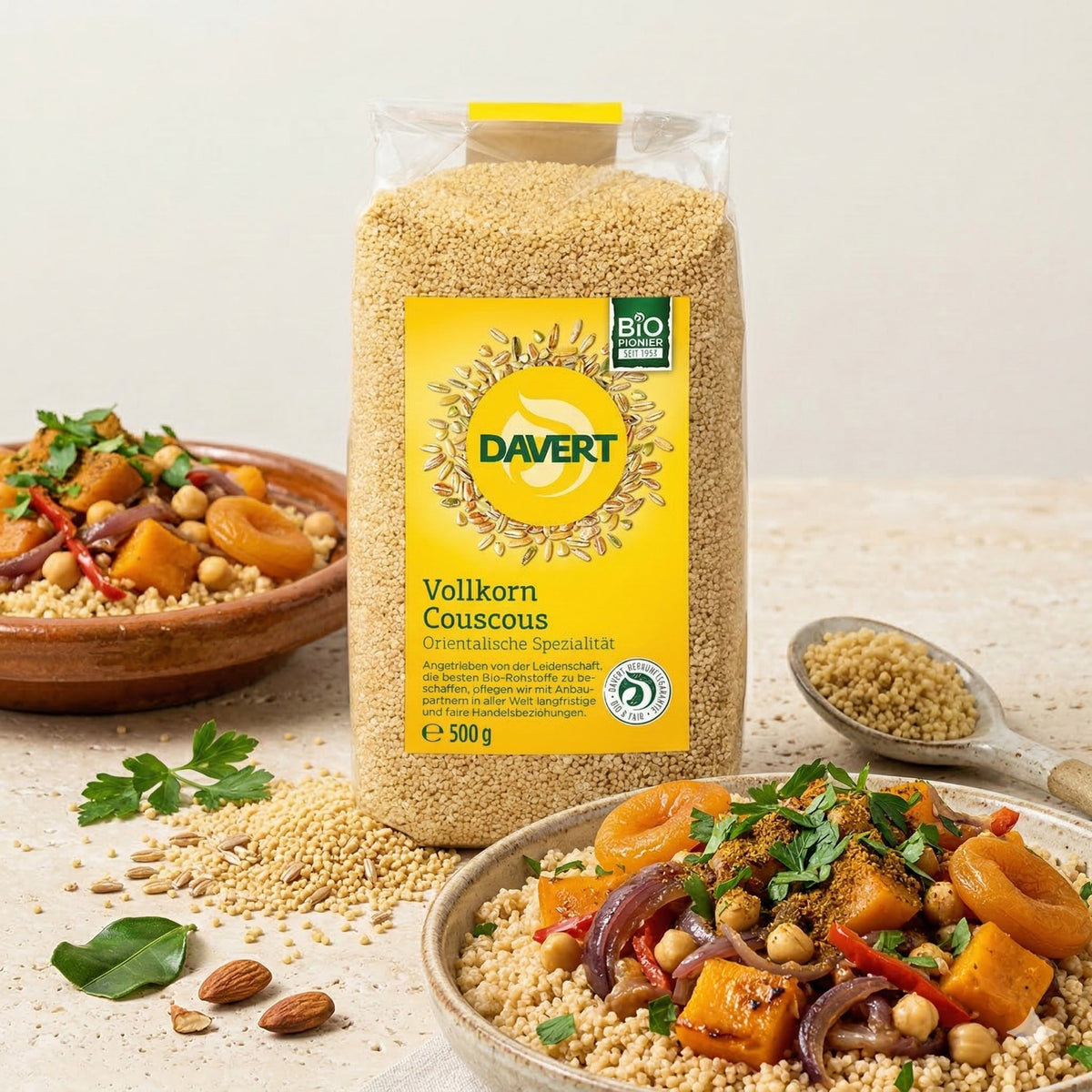Vollkorn-Couscous von Davert in einer Schüssel zum Kochen, natürliche Bio-Qualität, ideal für gesunde Mahlzeiten