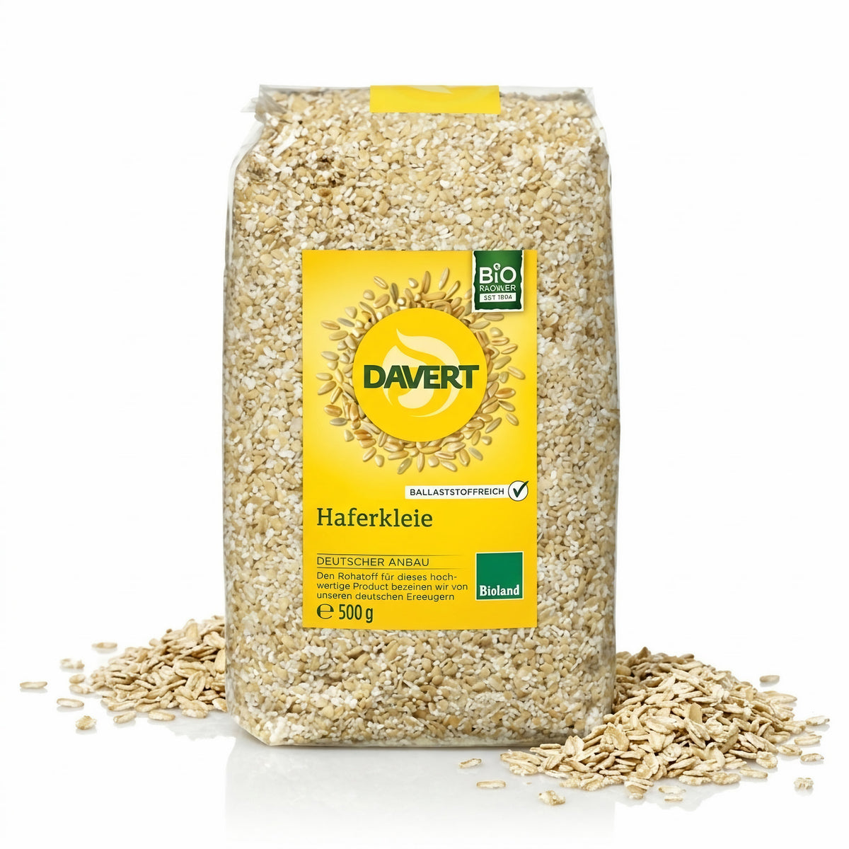 Bio Haferkleie von Davert, ideal zum Backen, zeigt die hellen, groben Haferflocken in einer Schüssel.