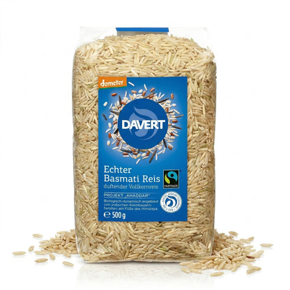 Heller brauner Bio-Basmati-Reis von Davert, Kochbild mit ungekochten Reiskörnern in einer Schüssel