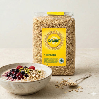 Bio Nackthafer von Davert im Kochen-Set, zeigt ungekoften Hafer in einer Schüssel, ideal für gesunde Mahlzeiten.