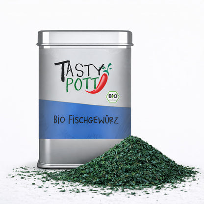 Tasty Pott Bio Fischgewürz in silberner 100g Dose, davor ein Haufen grüner Kräutermischung auf weißem Untergrund.