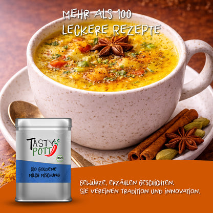 Tasse Kurkuma Latte mit goldener Milch Gewürzmischung von Tasty Pott, dekoriert mit Sternanis und Zimtstangen.