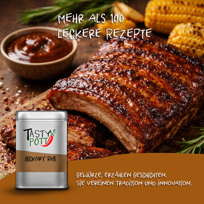 Gegrillte Rippchen mit Maiskolben und Tasty Pott Hickory Rub Metalldose im Vordergrund, daneben Schale mit Saucen.