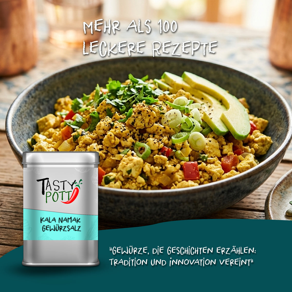 Schale mit veganem Rührtofu, bestreut mit Tasty Pott Kala Namak Salz, daneben die silberne Dose des indischen Schwarzsalzes.