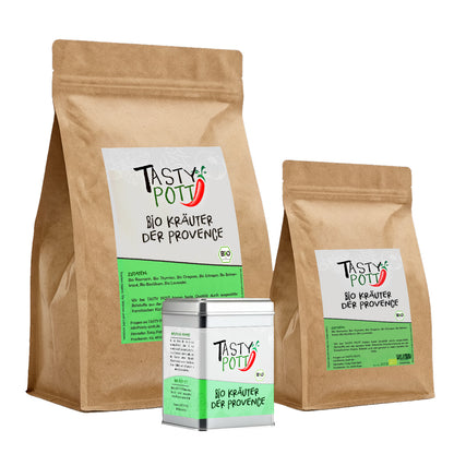 Zwei Tasty Pott Nachfüllbeutel und eine Dose Bio Kräuter der Provence nebeneinander vor weißem Hintergrund, Etiketten gut lesbar.