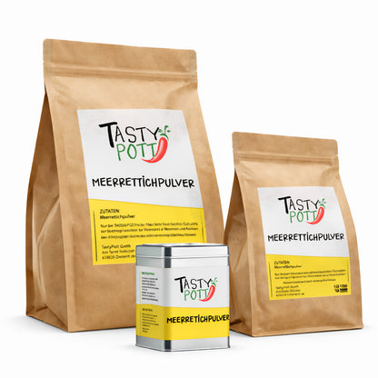 Tasty Pott Meerrettichpulver 250g Nachfüllbeutel und Dose, nebeneinander auf weißem Hintergrund mit losem Pulver im Vordergrund.