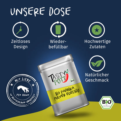 Tasty Pott Bio Paprikapulver edelsüß Dose vor blauem Hintergrund mit Icons für zeitloses Design und wiederbefüllbare einzelgewürze.