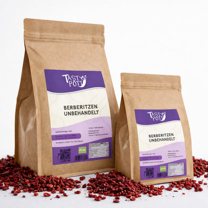 Zwei braune Beutel Tasty Pott Berberitzen getrocknet, stehend auf verstreuten getrockneten beeren, Vorderseite mit Etikett sichtbar.