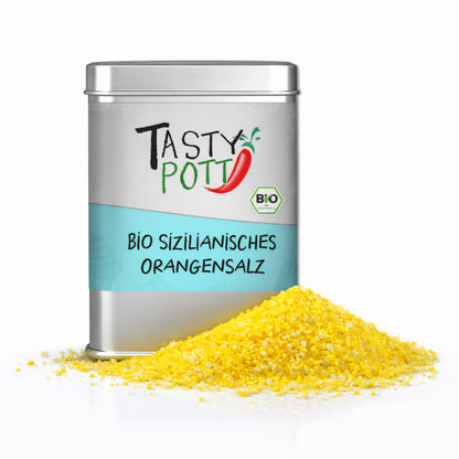 Tasty Pott Bio Orangensalz aus Sizilien in silberner 125g Dose, daneben ein gelber Haufen Orangensalz auf weißem Hintergrund.