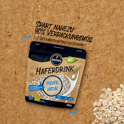 borchers Haferdrink Pulver 300g auf braunem Hintergrund, daneben Haferflocken und Hinweis auf Verpackungsmüll-Ersparnis.