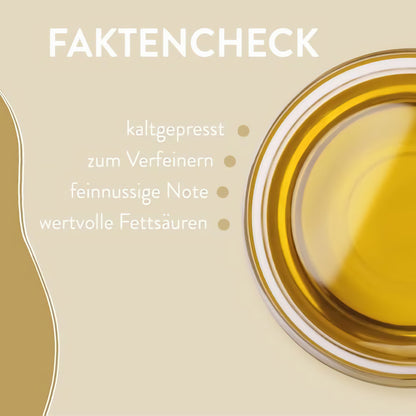 Nahaufnahme einer Schale mit borchers Walnussöl, daneben Text mit Fakten zu kaltgepresst und wertvollen Fettsäuren.