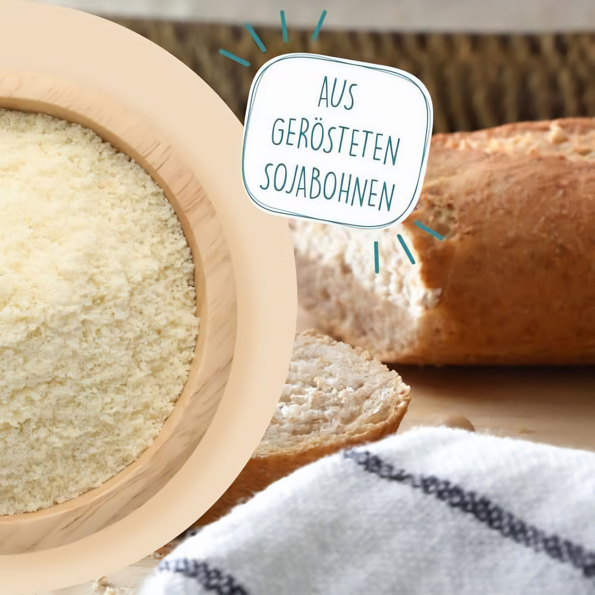 Schale mit borchers Sojamehl aus gerösteten Sojabohnen vor angeschnittenem Brot und Geschirrtuch