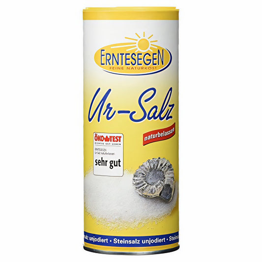 Vorderseite der Erntesegen Ursalz Dose mit gelbem Etikett, Schriftzug und Abbildung von feinem Steinsalz neben einem Fossil.