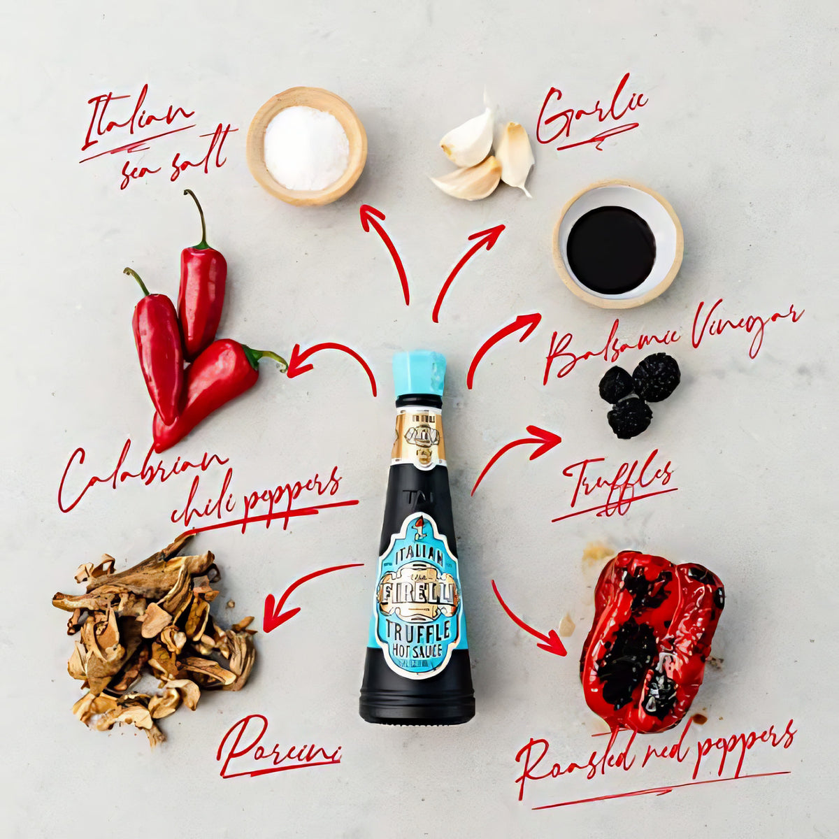 Casa Firelli Truffle Hot Sauce 148ml in der Mitte, umgeben von Zutaten wie geröstete Paprika, Trüffel, Knoblauch, Balsamico, Pilzen und Chilis.