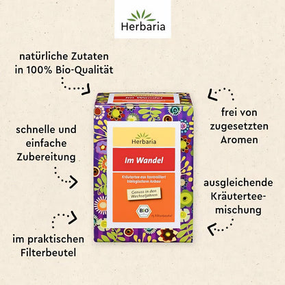 Herbaria Im Wandel Kräutertee Filterbeutel in der Verpackung, umgeben von Texten zu Bio-Qualität, einfacher Zubereitung und ohne zugesetzte Aromen.