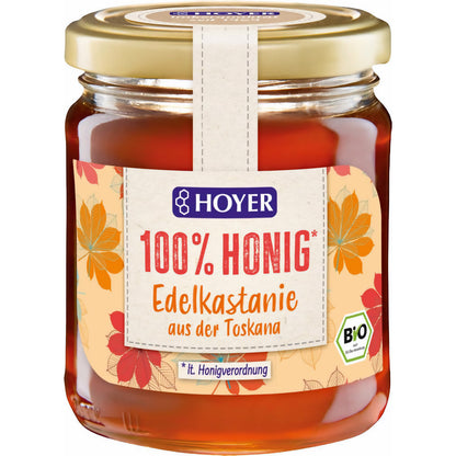Hoyer Edelkastanienhonig aus der Toskana im Glas, leicht von schräg vorne mit sichtbarem Bio-Siegel auf dem Etikett
