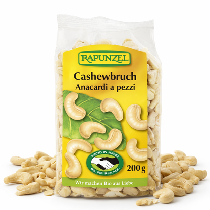 Bio Cashewbruch von Rapunzel, 200g, zum Kochen, zeigt frische, ungesalzene Cashewkerne in einer offenen Packung.