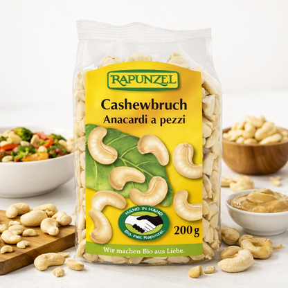 Bio Cashewbruch von Rapunzel in einer Schüssel, ideal zum Kochen, 200g packung, rohes und gesunden Nussbruch.