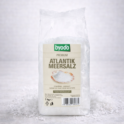 Feines Atlantik-Meersalz von Byodo in einem 1000g Beutel, ideal zum Kochen und Würzen in der Küche.