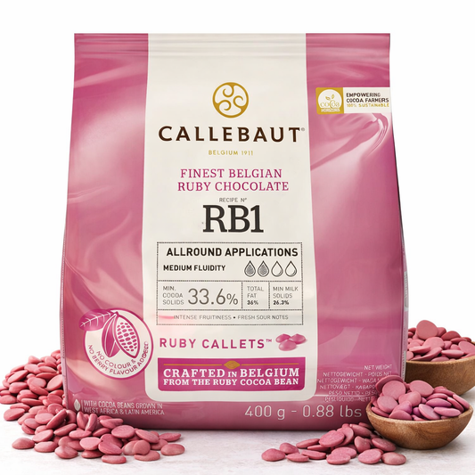 Callebaut Ruby Kuvertüre Callets RB1, 43,6% Kakao, zum Backen, in einer Schüssel für Backzutaten, braune Schokoladenkuvertüre