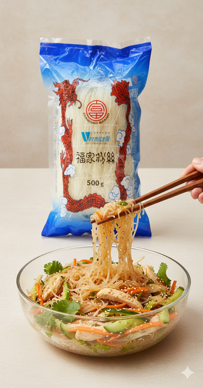 Chinesische Longkou Glasnudeln, 10 Stück à 250g, zum Kochen, im transparenten Pack von Longkou auf einem weißen Hintergrund