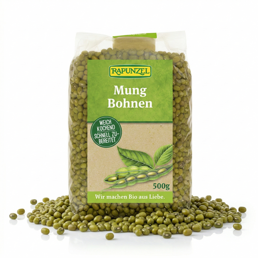 Bio Mungbohnen von Rapunzel in 500g Packung, zum Kochen, getrocknet und grün, auf weißem Hintergrund, frisch und naturbelassen