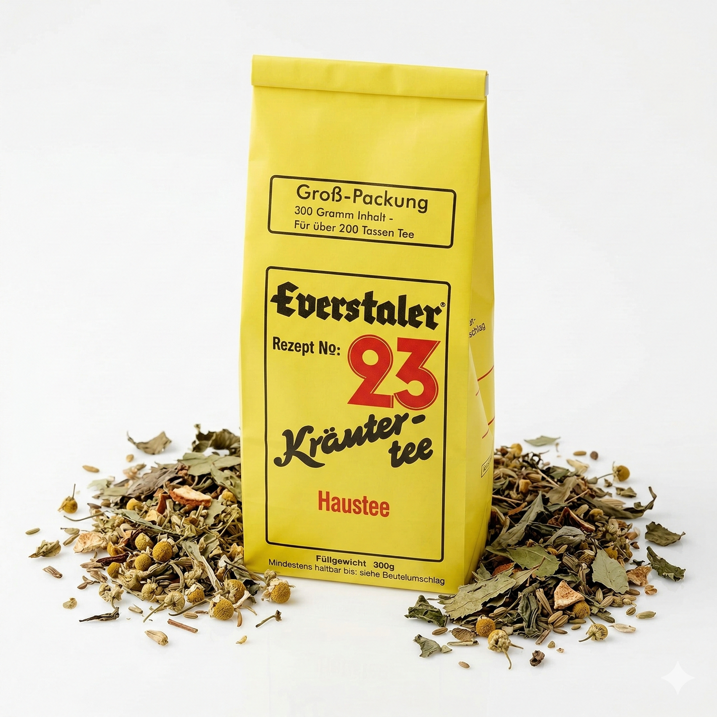 Everstaler Kräutertee Nummer 23 in einer Tasse, frische Kräuter und Blätter, ideal für entspannenden Genuss