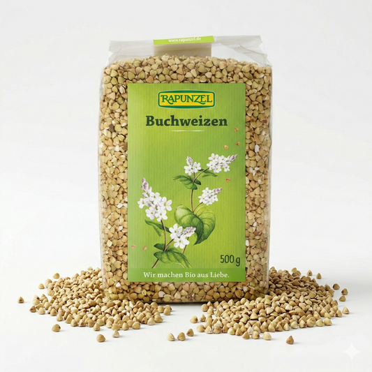 Doppelbild: Bio Buchweizen von Rapunzel in 500g-Packung, ideal zum Kochen, mit braunen Buchweizenkörnern.