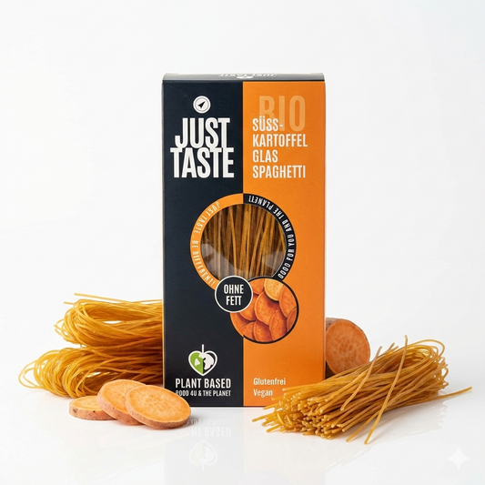 Bio Süßkartoffel-Kurkuma-Glas-Spaghetti von Just Taste, gekochte Gemüsenudeln in einer transparenten Glasverpackung.