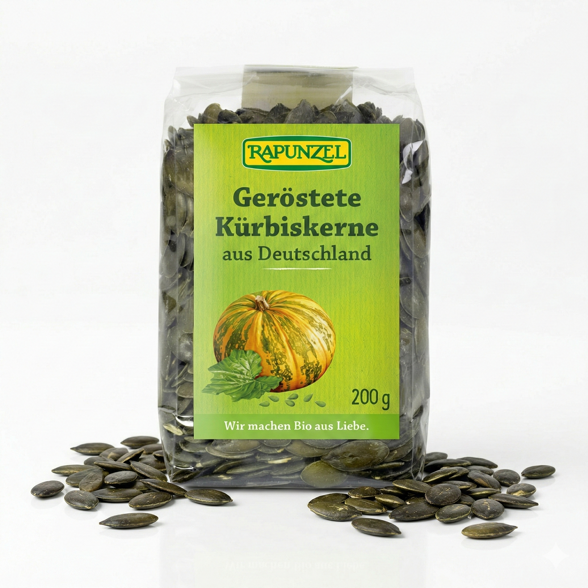 Geröstete Bio-Kürbiskerne von Rapunzel in 200g Packung, ideal zum Kochen und Snacken, mit grünen und braunen Kerne sichtbar
