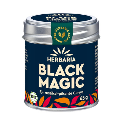 Herbaria Black Magic Curry Gewürzmischung in einer blauen Aromaschutzdose mit silbernem Deckel und buntem Blättermuster, 65 g Inhalt.