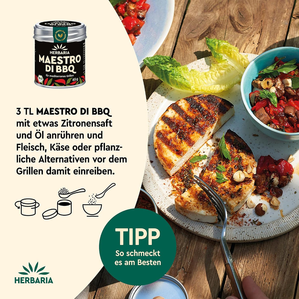 Teller mit gegrilltem Käse, Salat und Schälchen, daneben Herbaria Maestro di BBQ Dose und Gewürzmischung