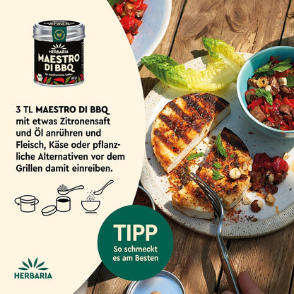 Teller mit gegrilltem Käse, Salat und Schälchen, daneben Herbaria Maestro di BBQ Dose und Gewürzmischung