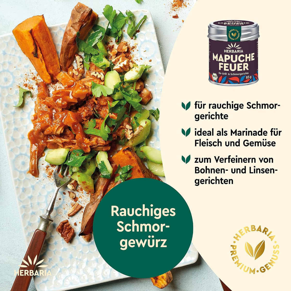 Teller mit Schmorgericht, Süßkartoffeln und Kräutern, daneben Herbaria Mapuche-Feuer Dose und Hinweise zur Verwendung der rauchigen Gewürzmischung.