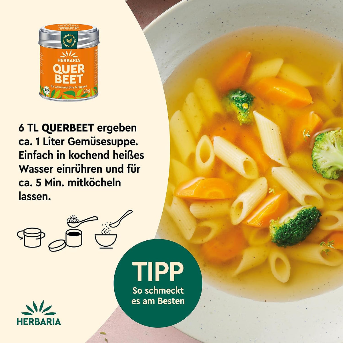 Teller mit Gemüsesuppe aus Penne, Karotten und Brokkoli, daneben Herbaria Querbeet Gemüsebrühe-Dose