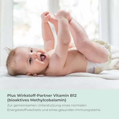 Glückliches Baby mit Hinweis auf Folat und Vitamin B12 von COSPHERA