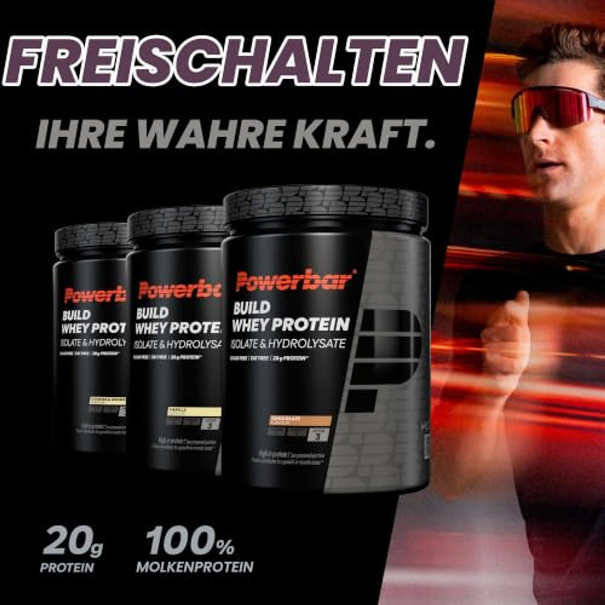 Drei Dosen Powerbar Build Whey Protein Black Line Molkenproteine nebeneinander vor schwarzem Hintergrund, daneben ein Sportler mit Sonnenbrille in Bewegung.